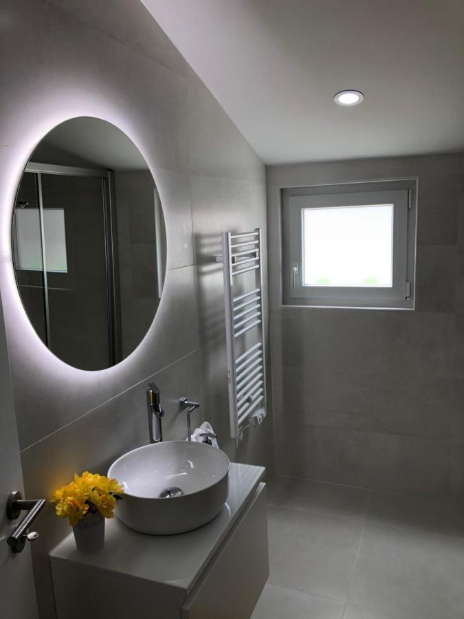 Central Tiled Apartment Aveiro Bagian luar foto