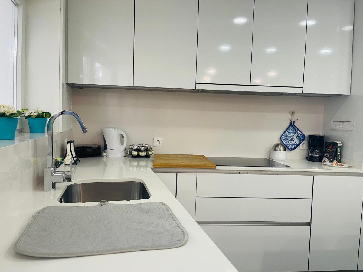 Central Tiled Apartment Aveiro Bagian luar foto