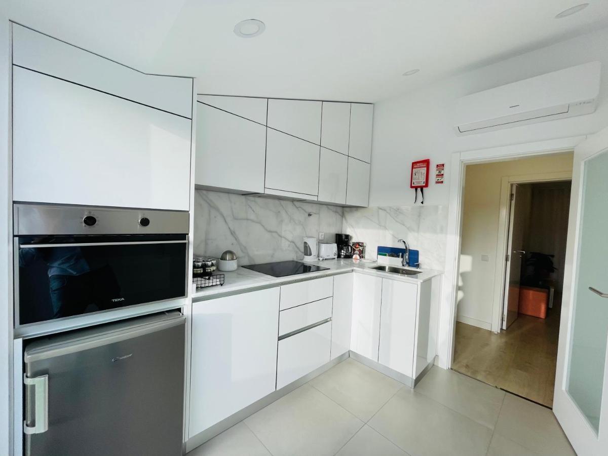 Central Tiled Apartment Aveiro Bagian luar foto