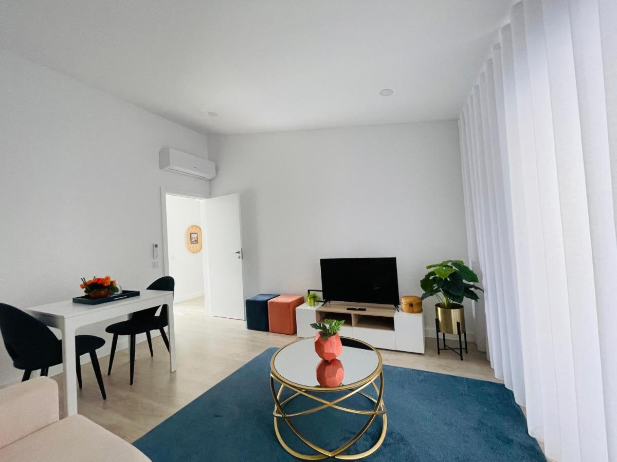 Central Tiled Apartment Aveiro Bagian luar foto