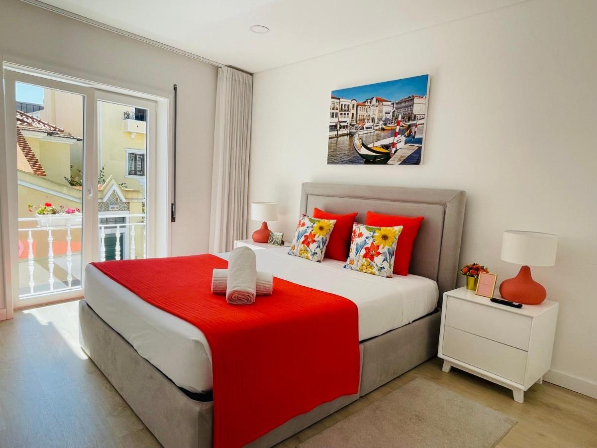 Central Tiled Apartment Aveiro Bagian luar foto