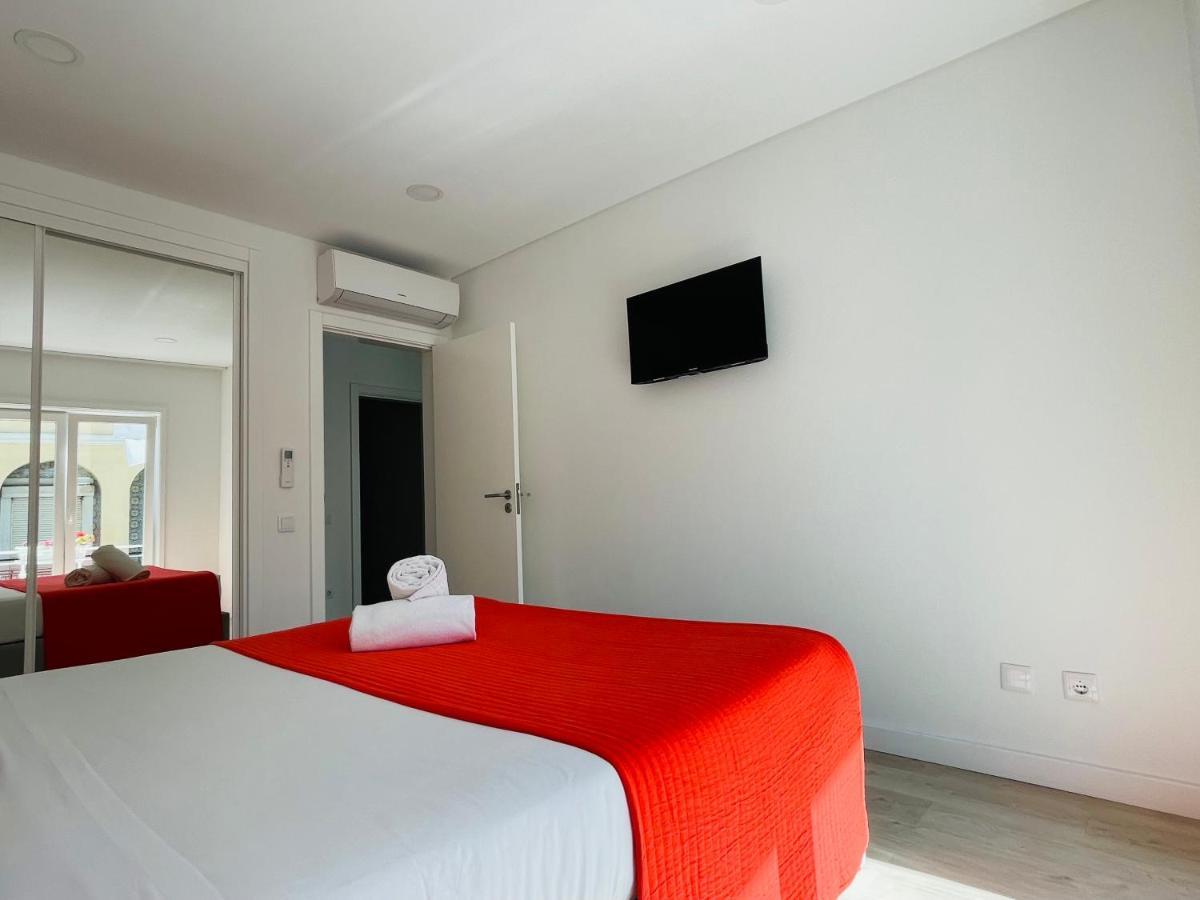Central Tiled Apartment Aveiro Bagian luar foto