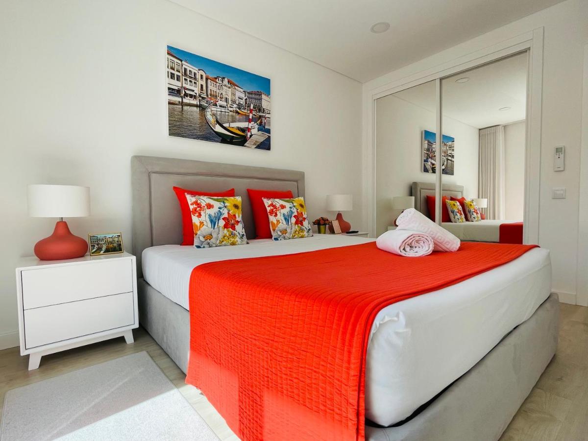 Central Tiled Apartment Aveiro Bagian luar foto