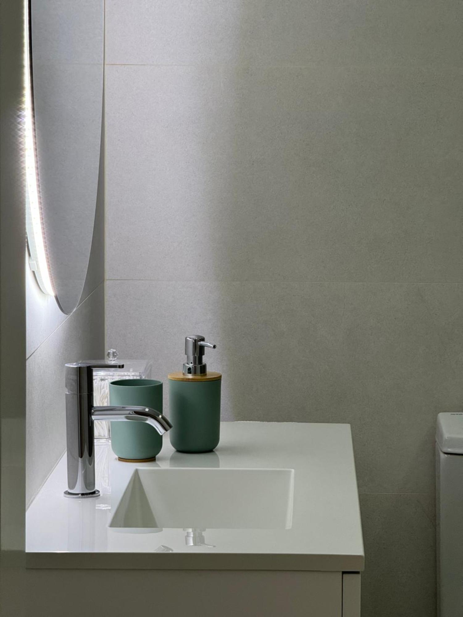 Central Tiled Apartment Aveiro Bagian luar foto
