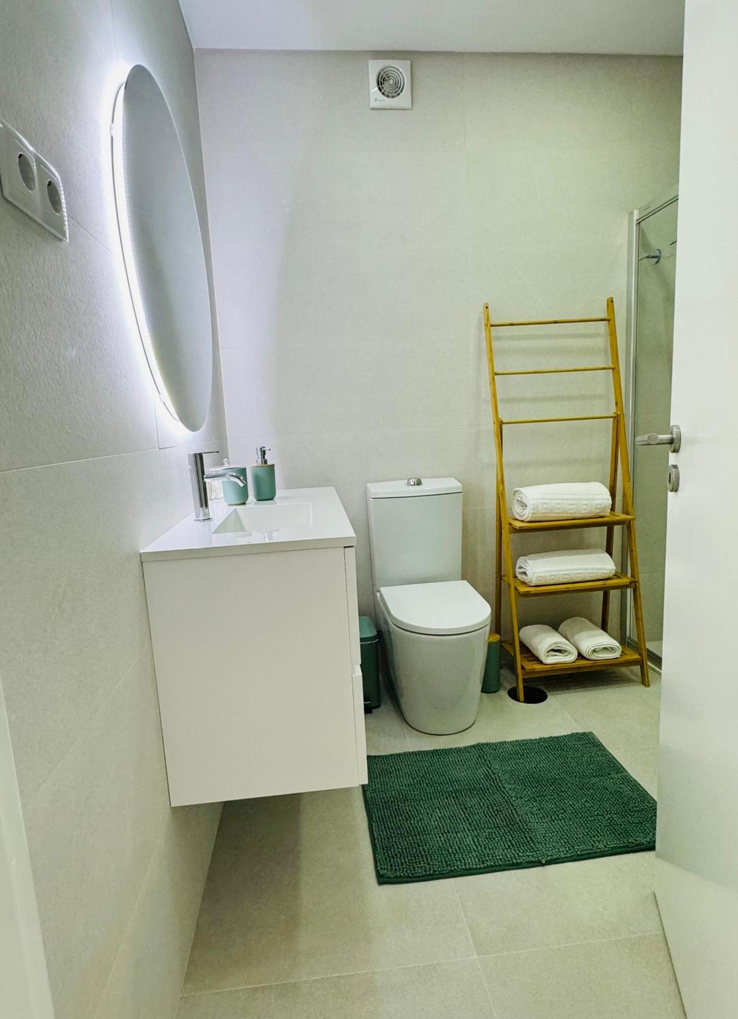 Central Tiled Apartment Aveiro Bagian luar foto
