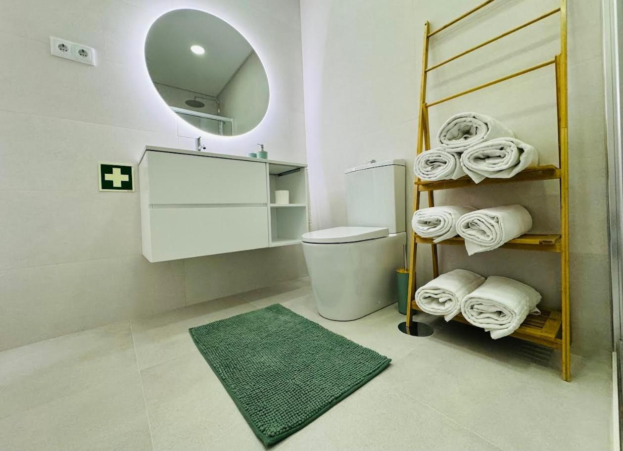Central Tiled Apartment Aveiro Bagian luar foto