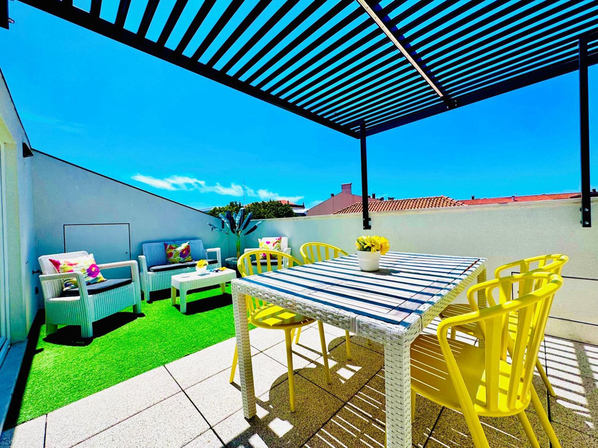 Central Tiled Apartment Aveiro Bagian luar foto